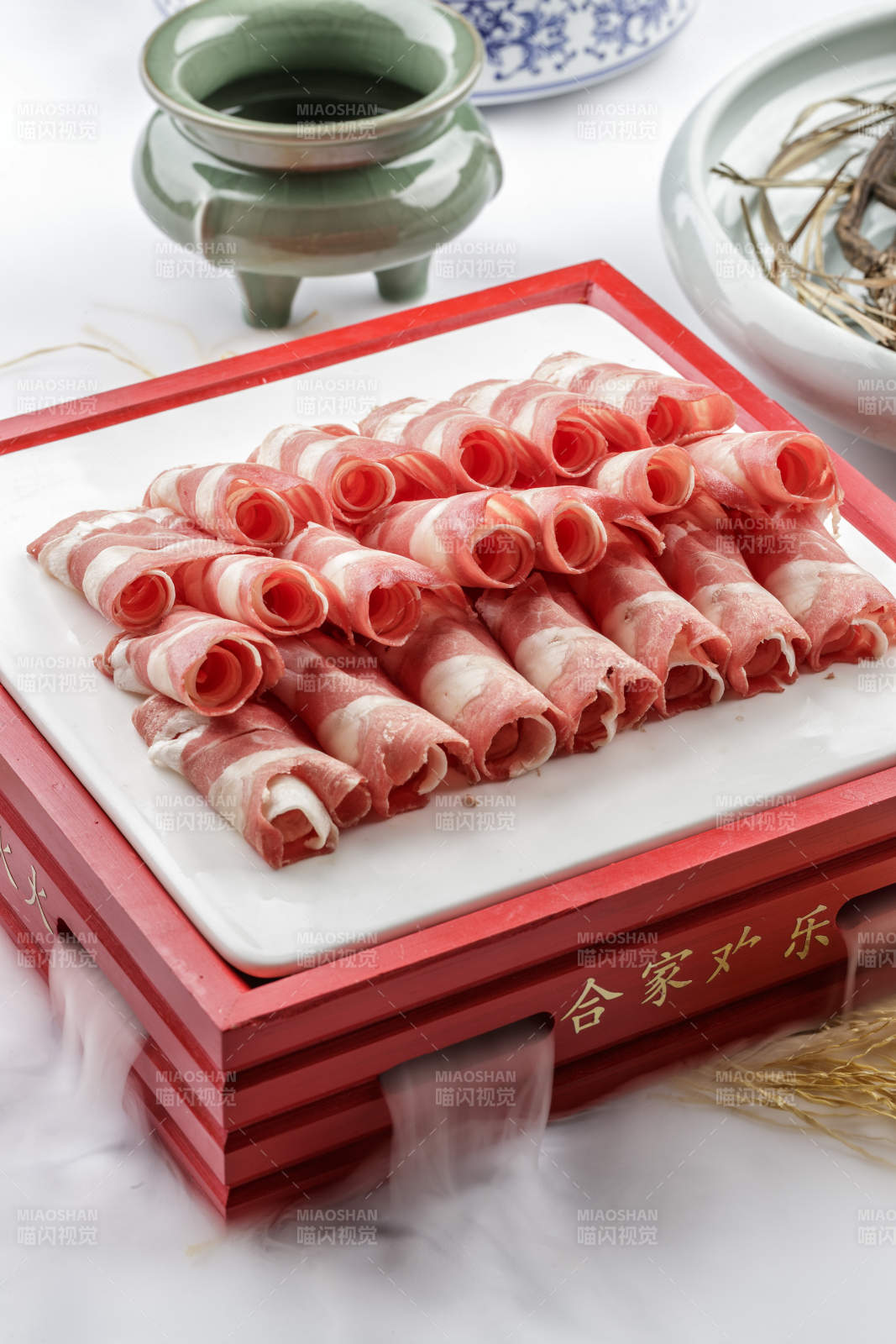 涮锅火锅食材草原羔羊肉卷-摄影图