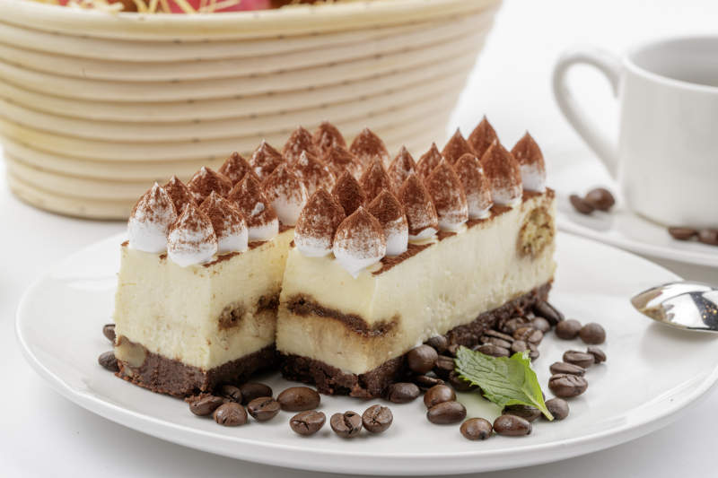 奶油巧克力撒粉慕斯蛋糕摆放在白色背景上