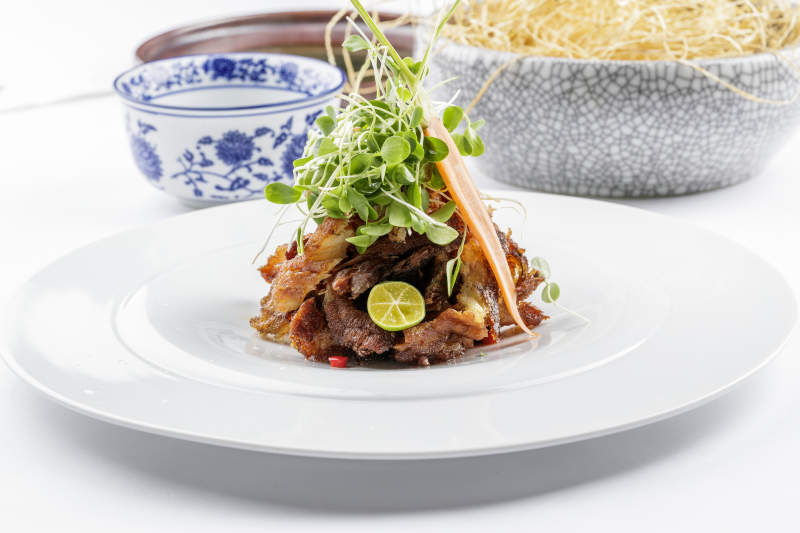 香椿苗手撕糟醉熏鱼摆放在白色背景上