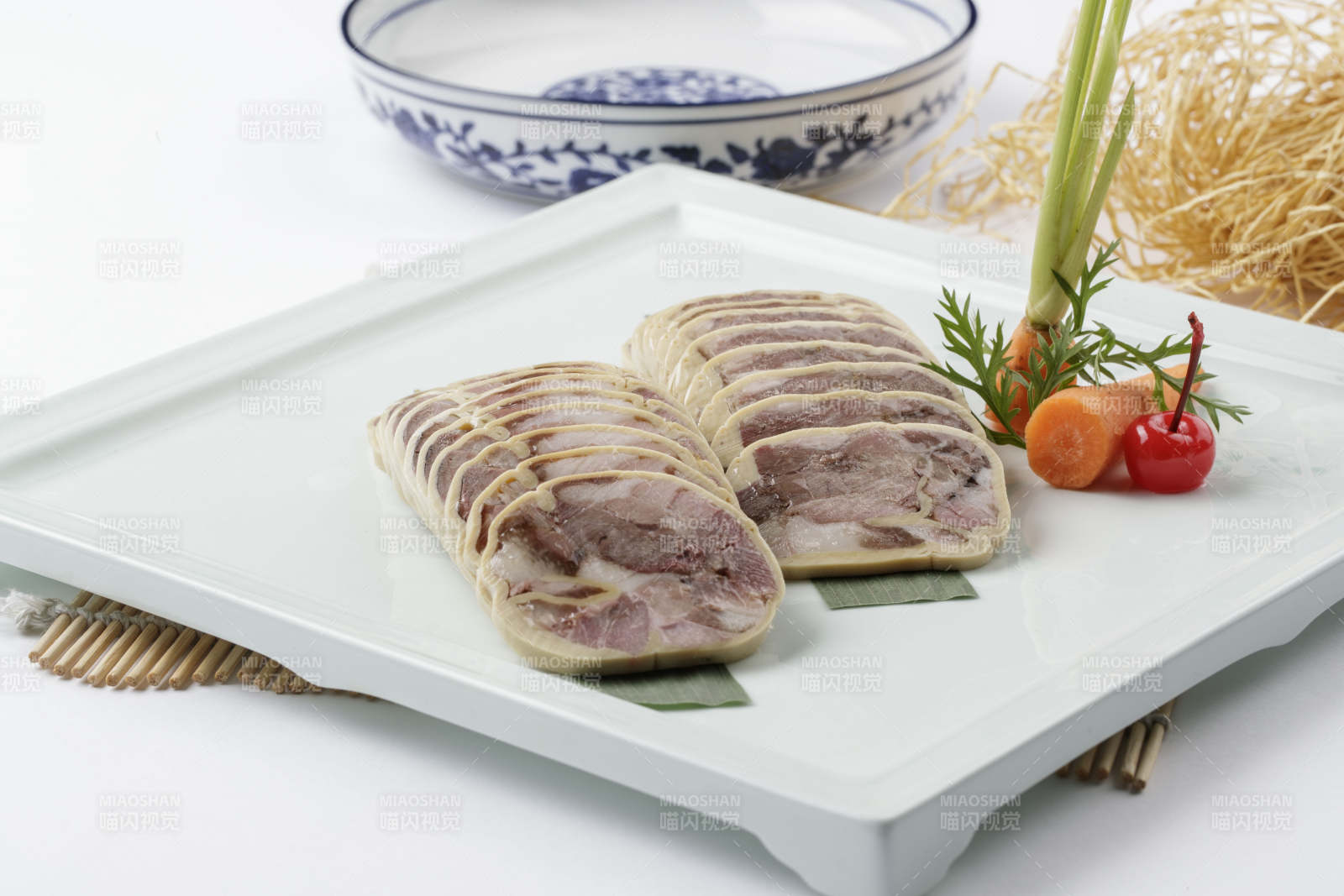 魷魚豬肘花卷切片