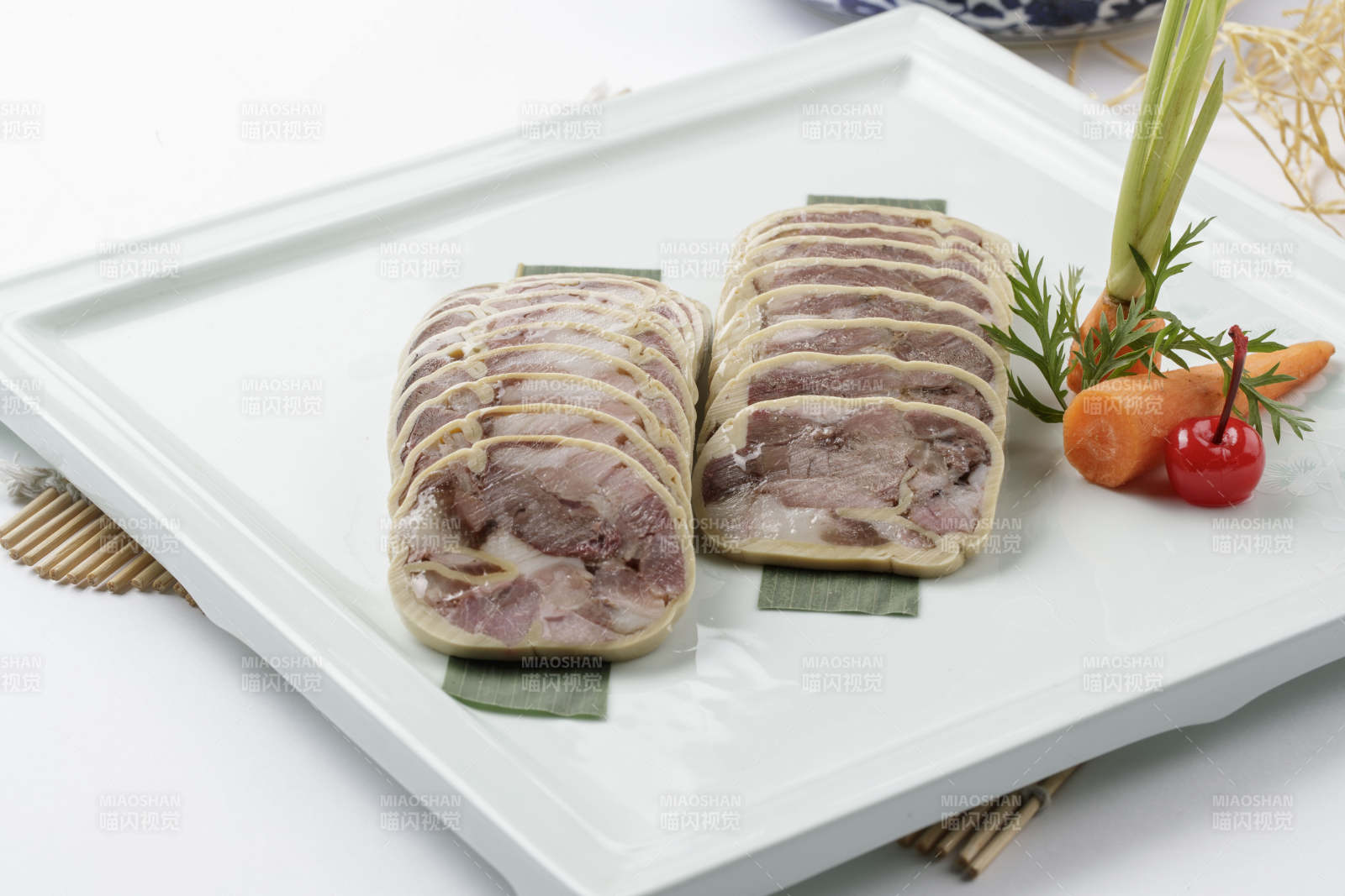 魷魚豬肘花卷切片