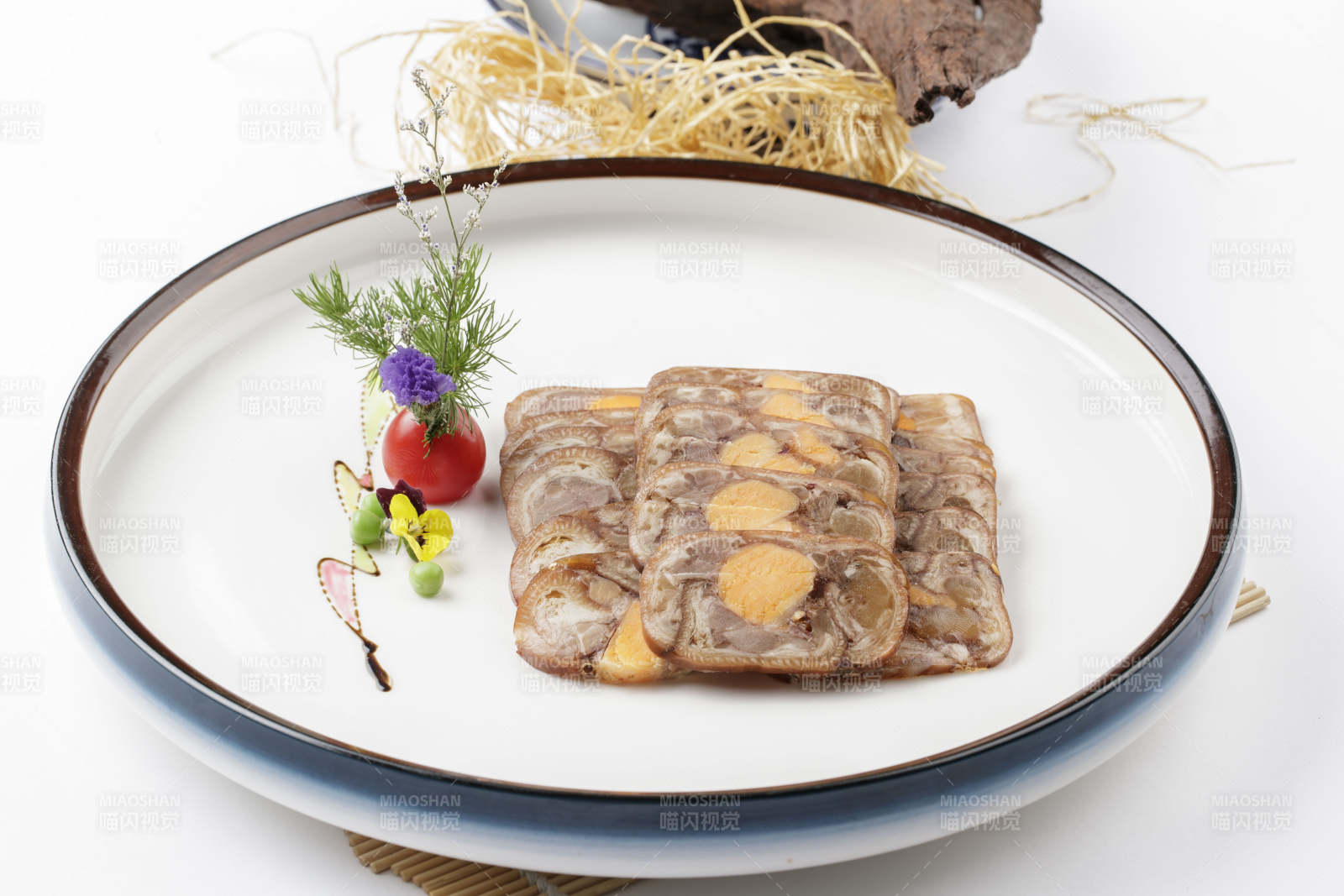 猪耳鸭蛋黄香肠卷图片