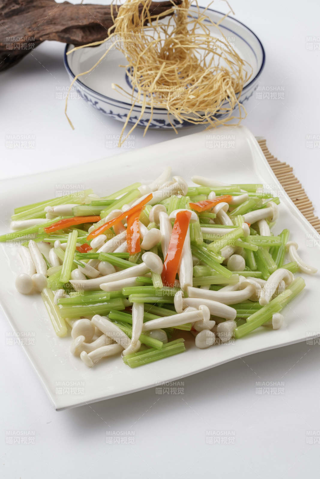 西芹海鲜菇图片