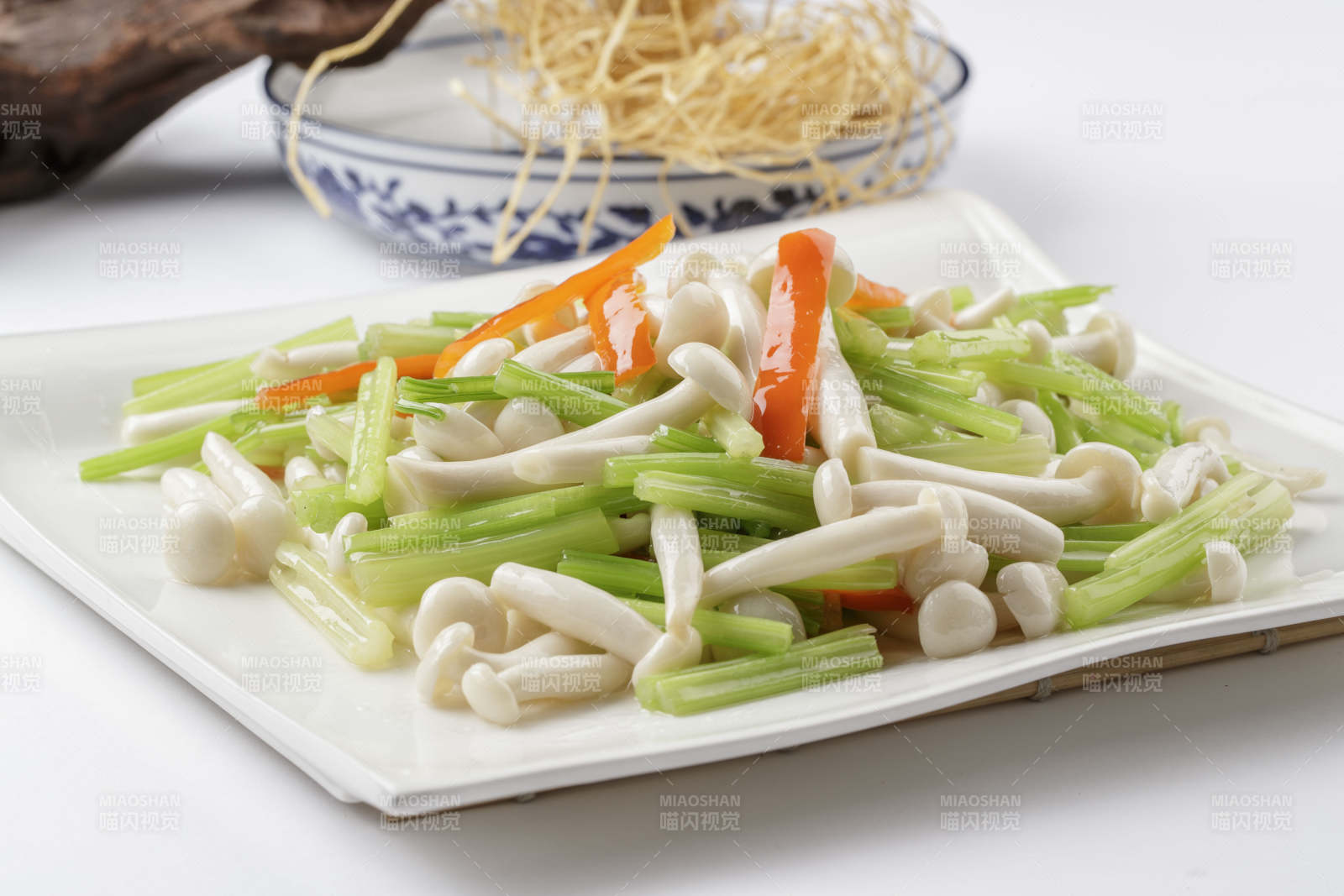 西芹海鲜菇图片