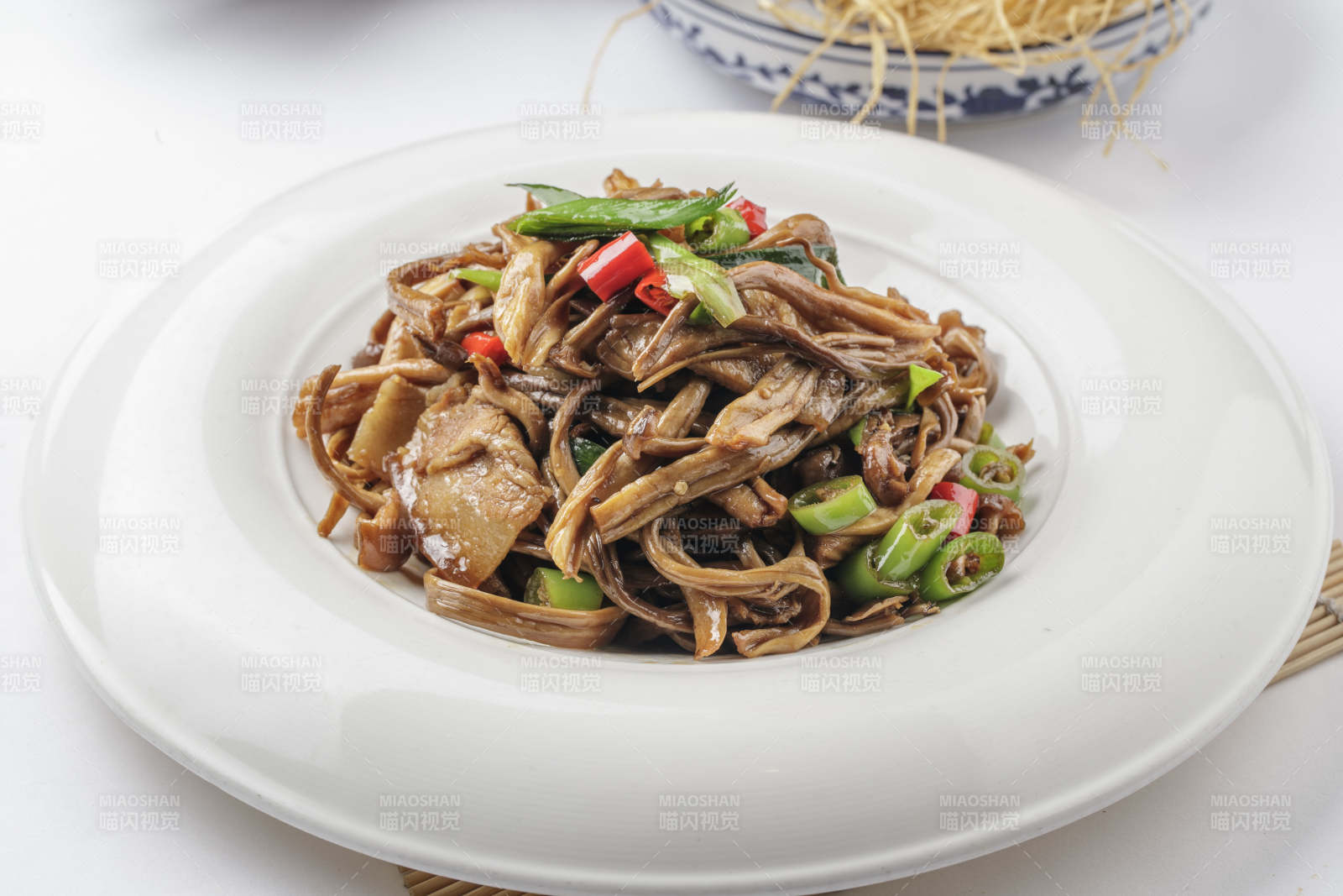 黄花菜炒五花肉-摄影图