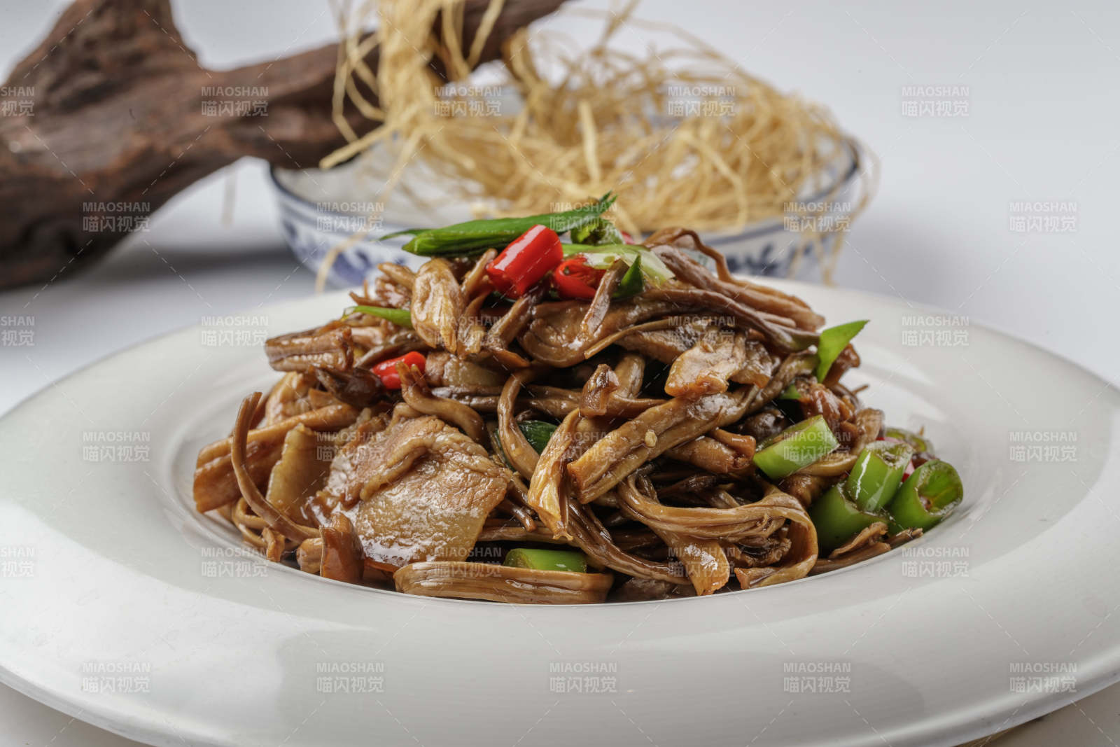 黄花菜炒五花肉-摄影图