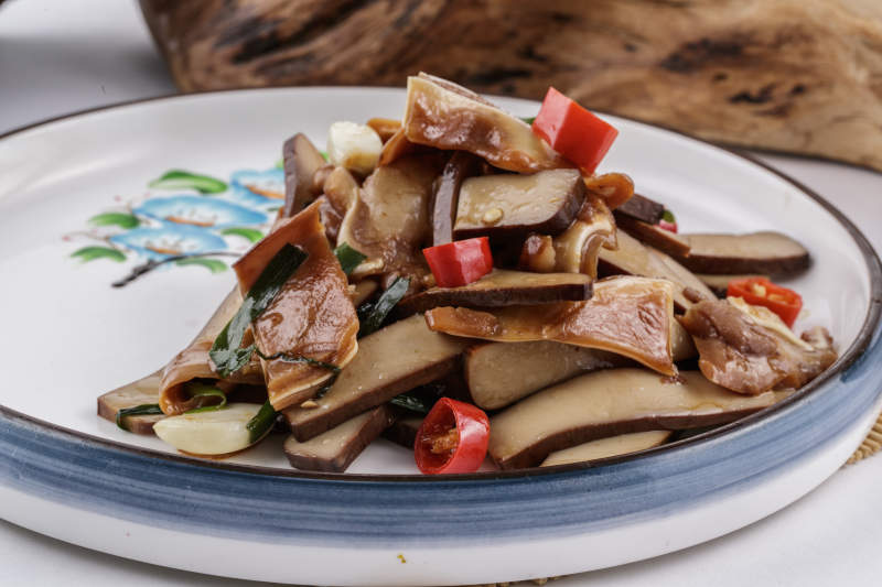 蒜香米椒黑豆干炒猪耳