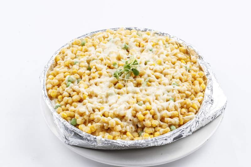 锡纸铁盘装的铁板芝士焗玉米