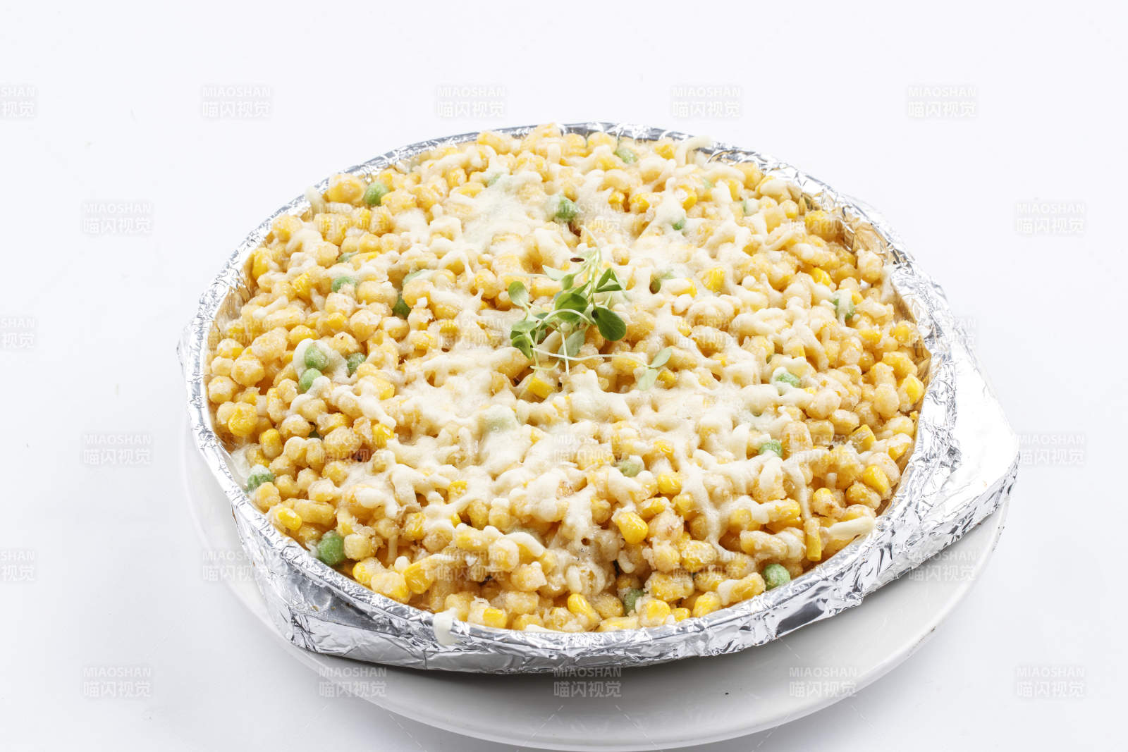 锡纸铁盘装的铁板芝士焗玉米