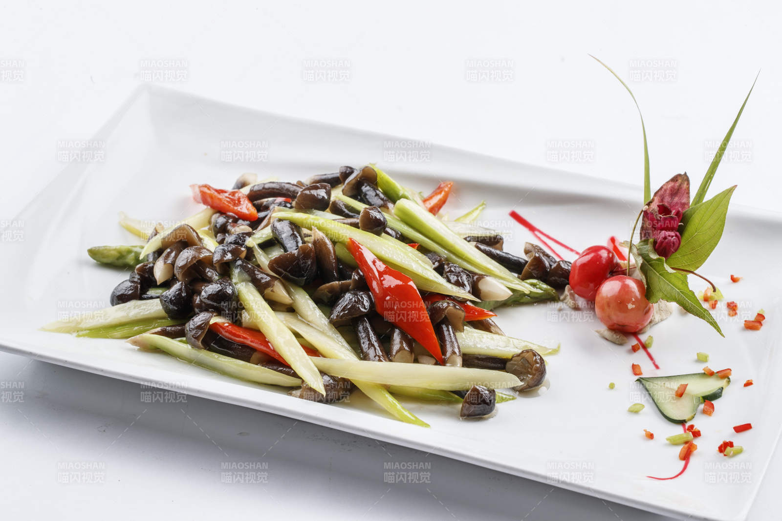 西芹彩椒鸡枞菌-摄影图