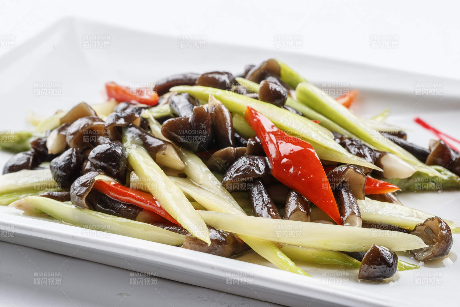 西芹彩椒鸡枞菌-摄影图