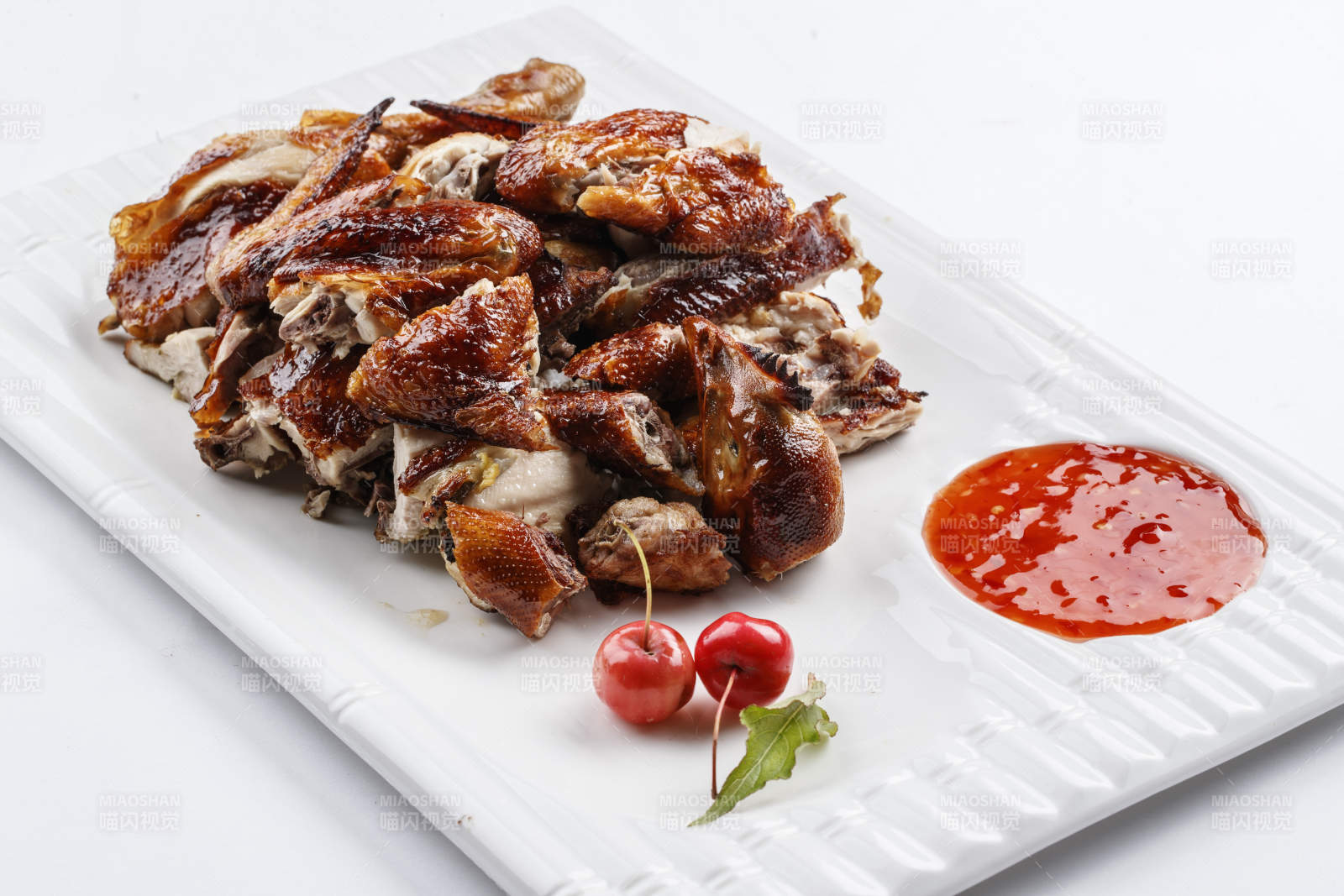 美味手撕熏鸡-摄影图