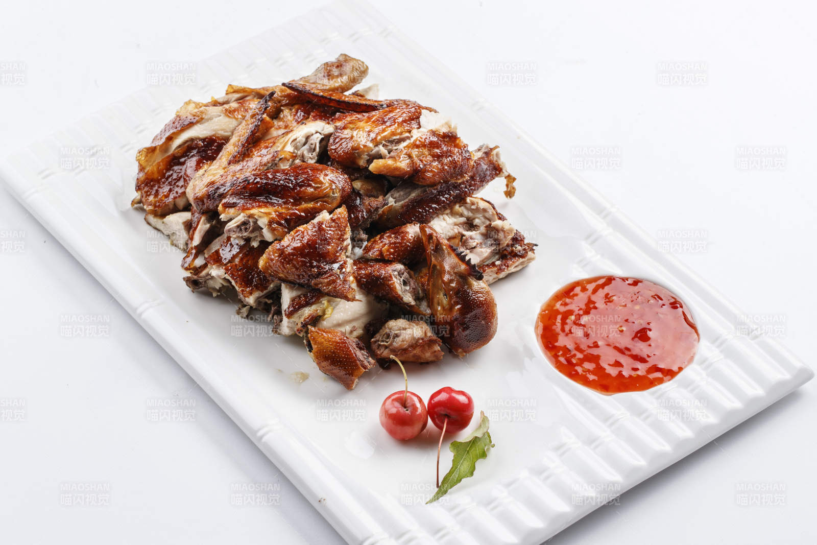 美味手撕熏鸡-摄影图