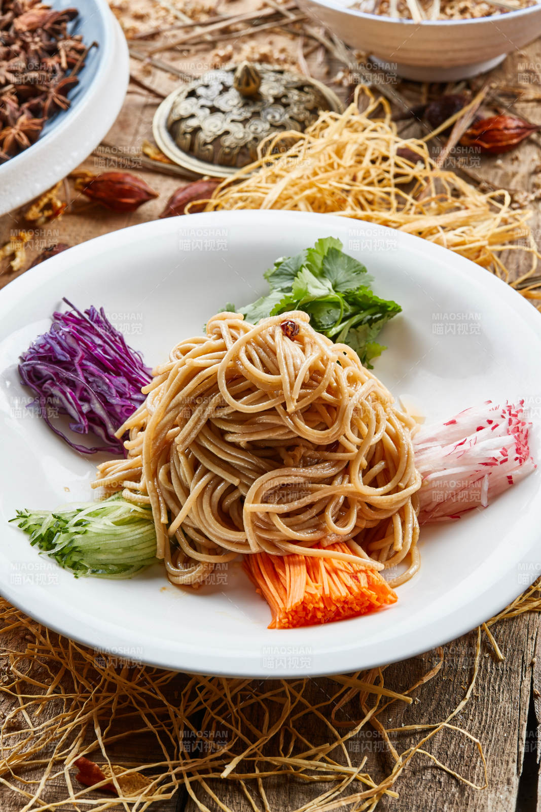 菜丝五花肉凉拌莜面饸饹