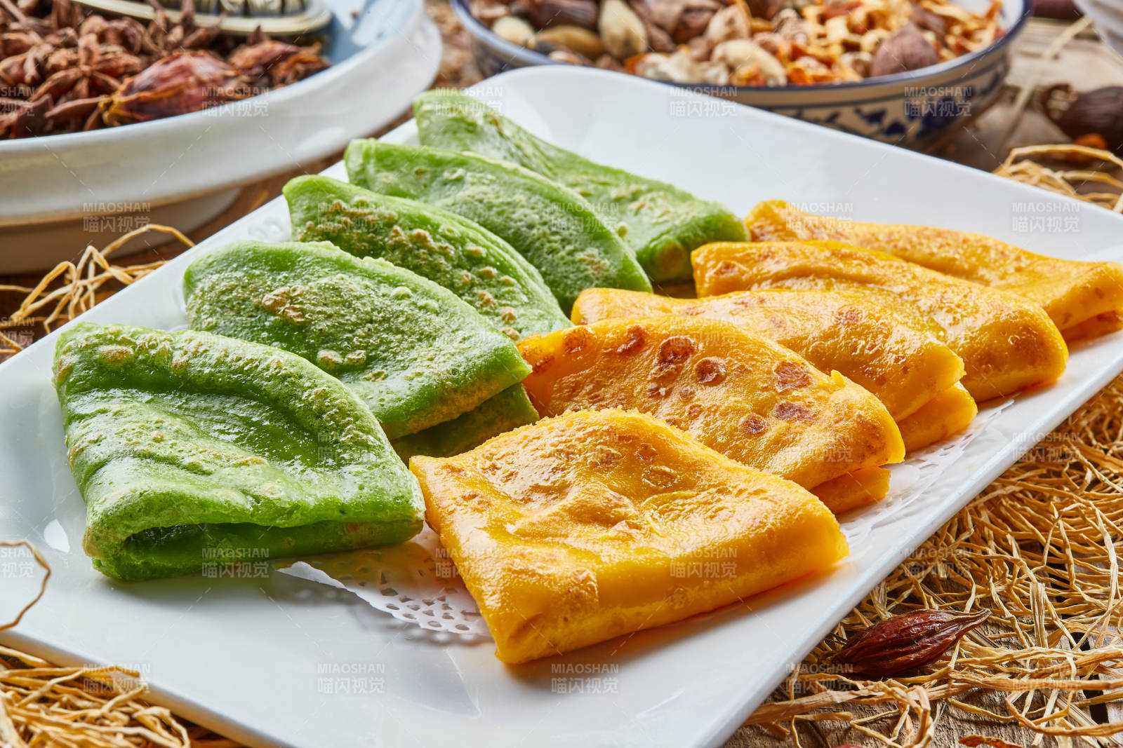 长瓷盘装的双色蔬菜滩簧