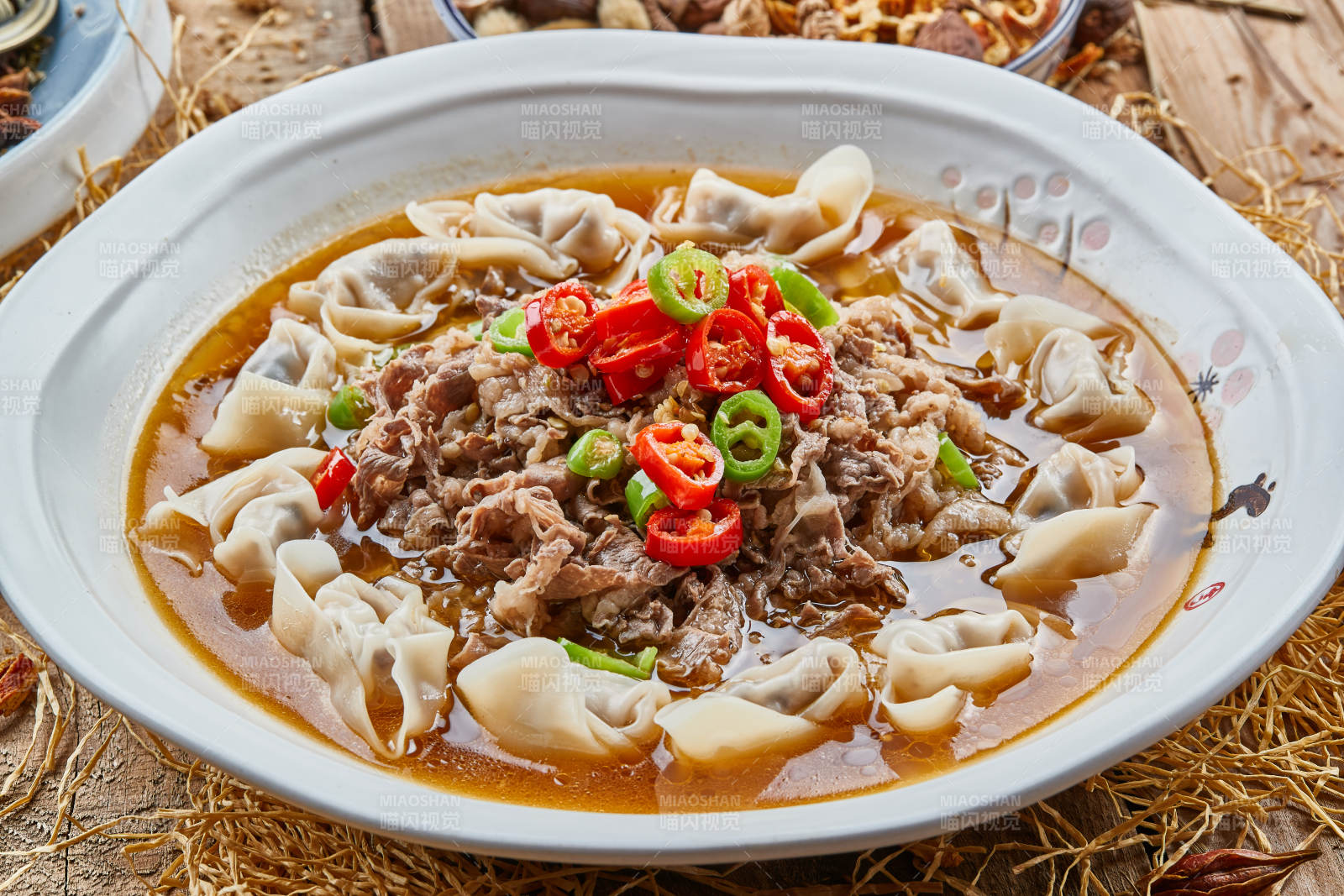 酸汤肥羊盖云吞