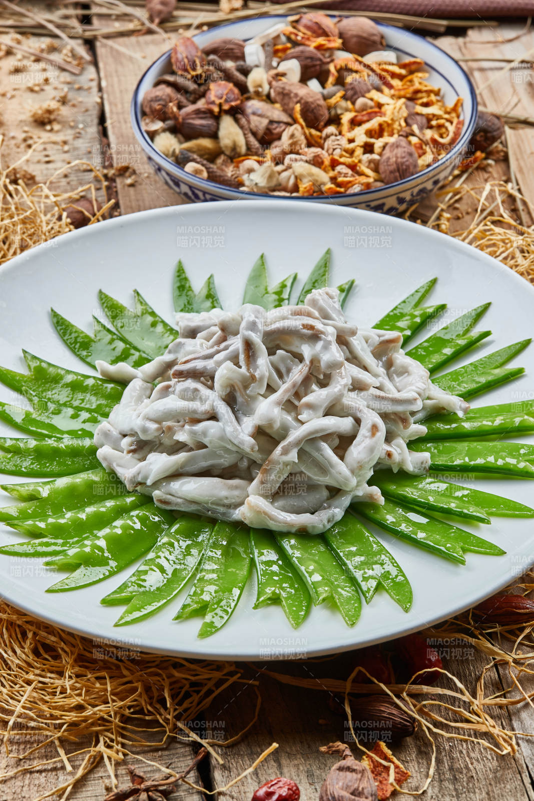 焗海鮮菇配荷蘭豆