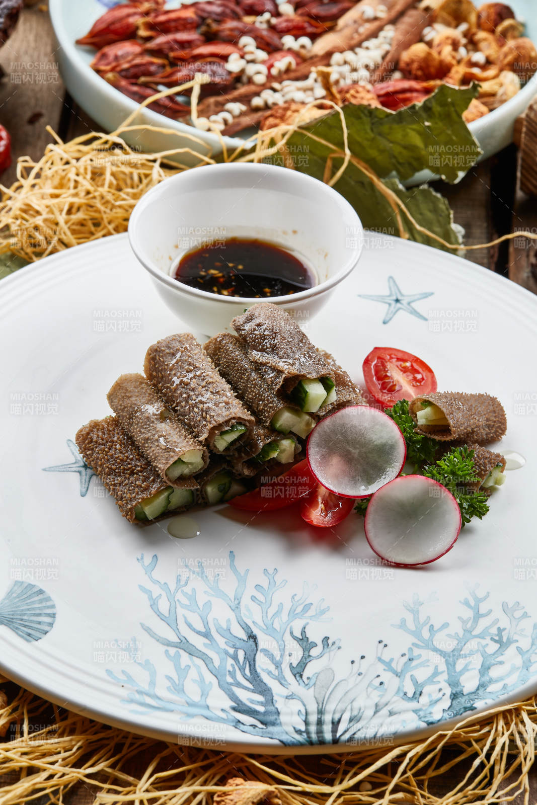 毛肚黄瓜卷-摄影图