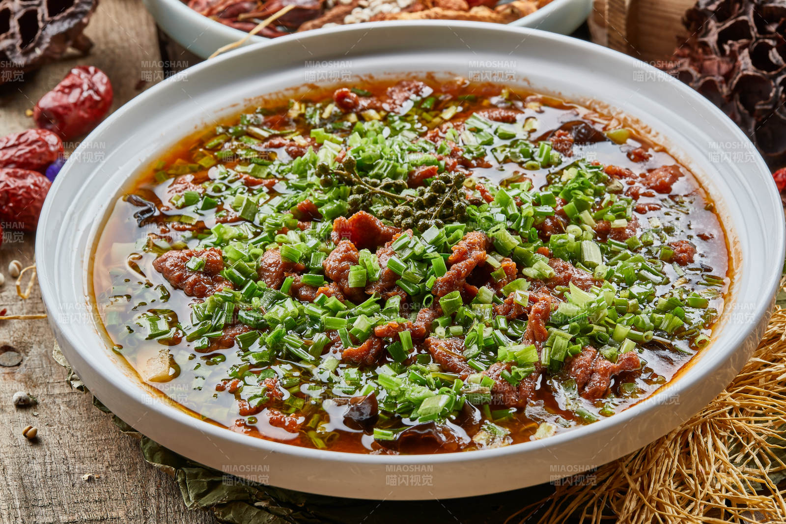 韭香藤椒农家炖乱炖-摄影图