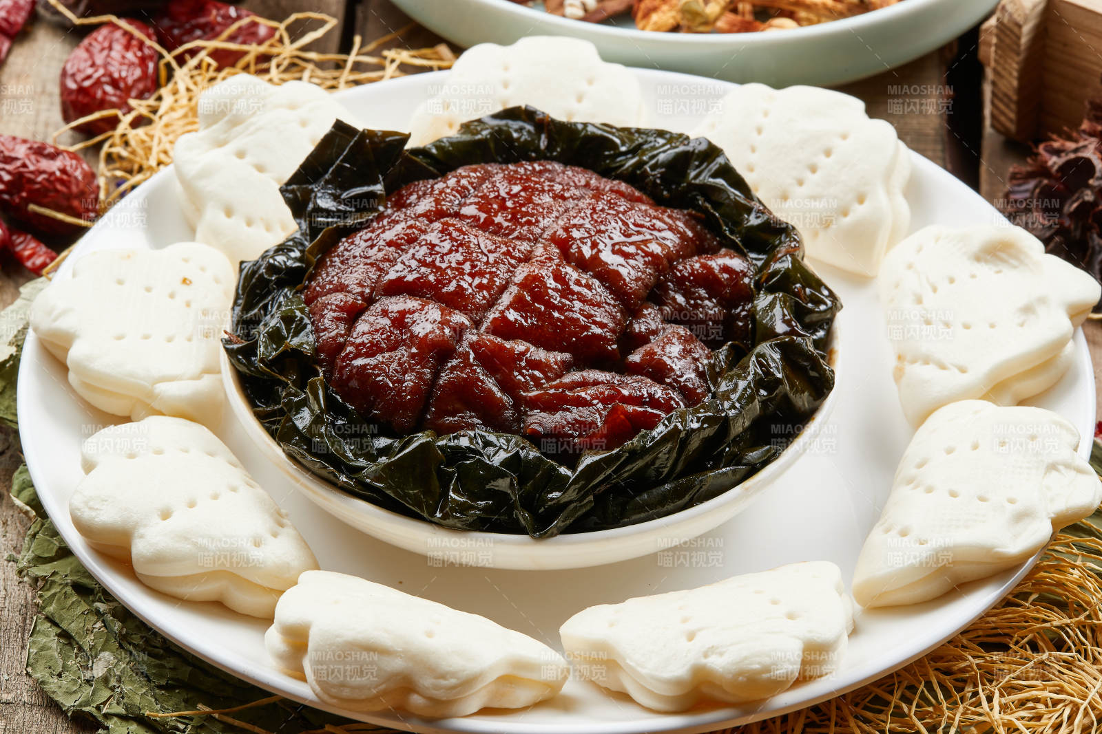 梅干菜扣肉加花饃