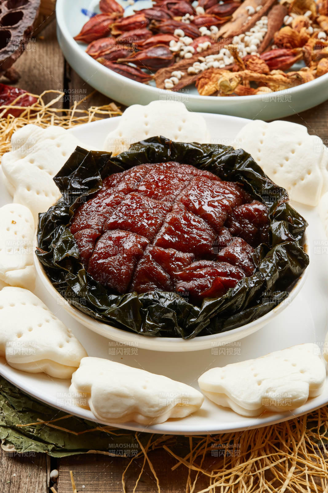 梅干菜扣肉加花饃