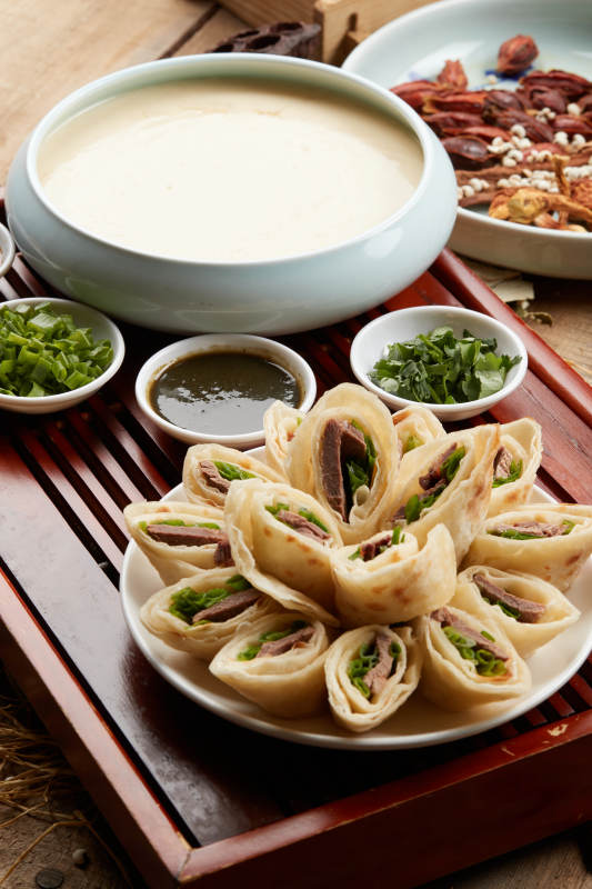 牛肉卷餅配自釀豆花