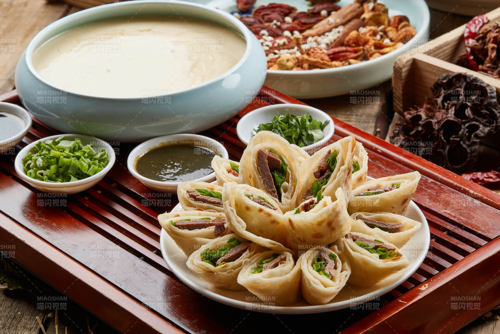 牛肉卷餅配自釀豆花