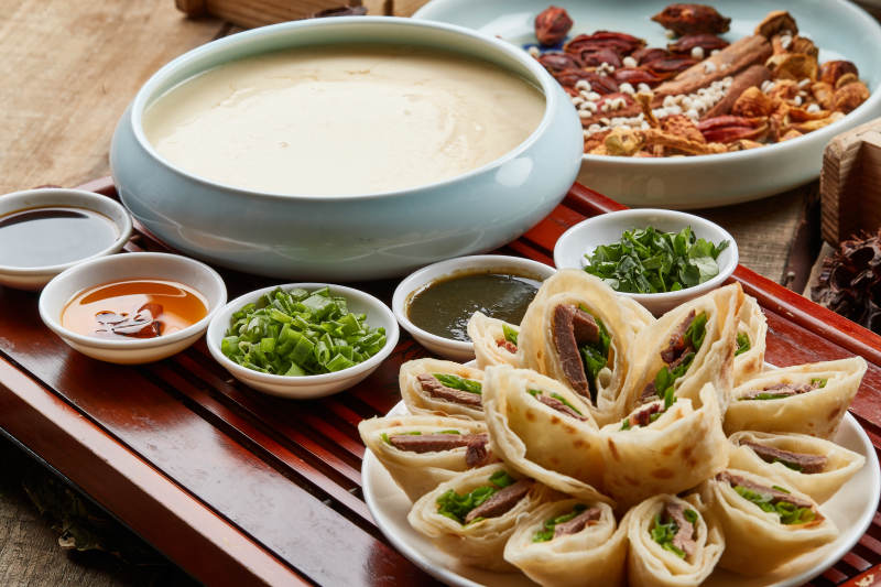 牛肉卷餅配自釀豆花