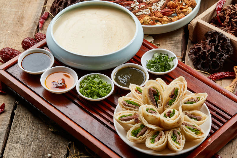 牛肉卷餅配自釀豆花