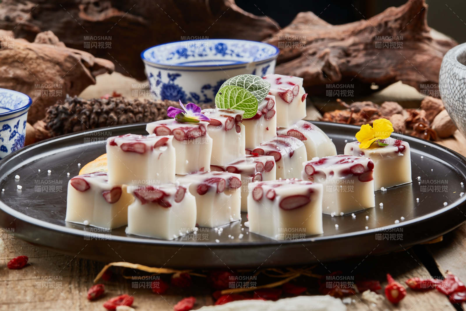 风味红豆奶糕-摄影图