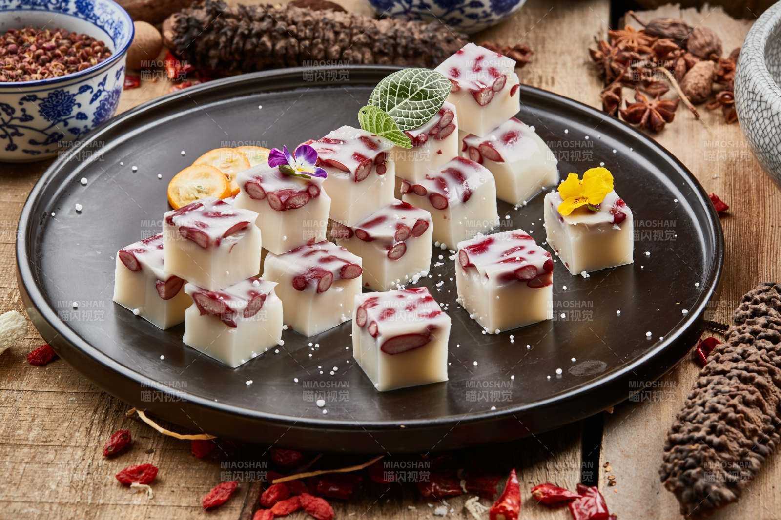 风味红豆奶糕-摄影图