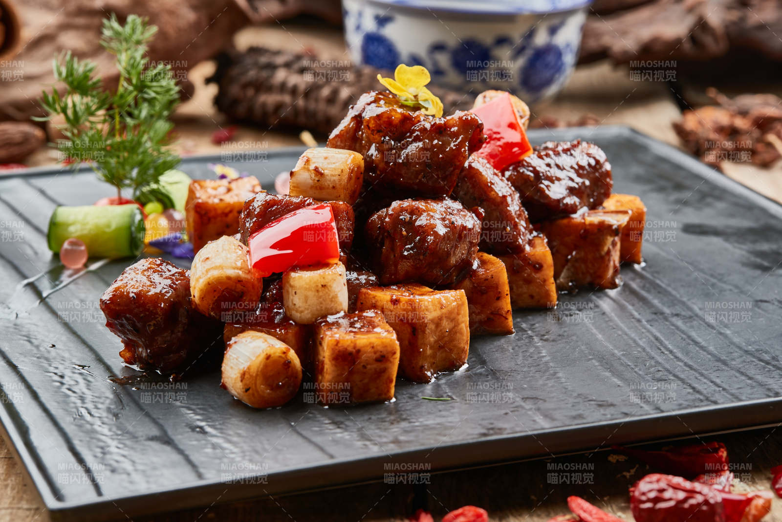 黑胡椒葱烧牛仔粒