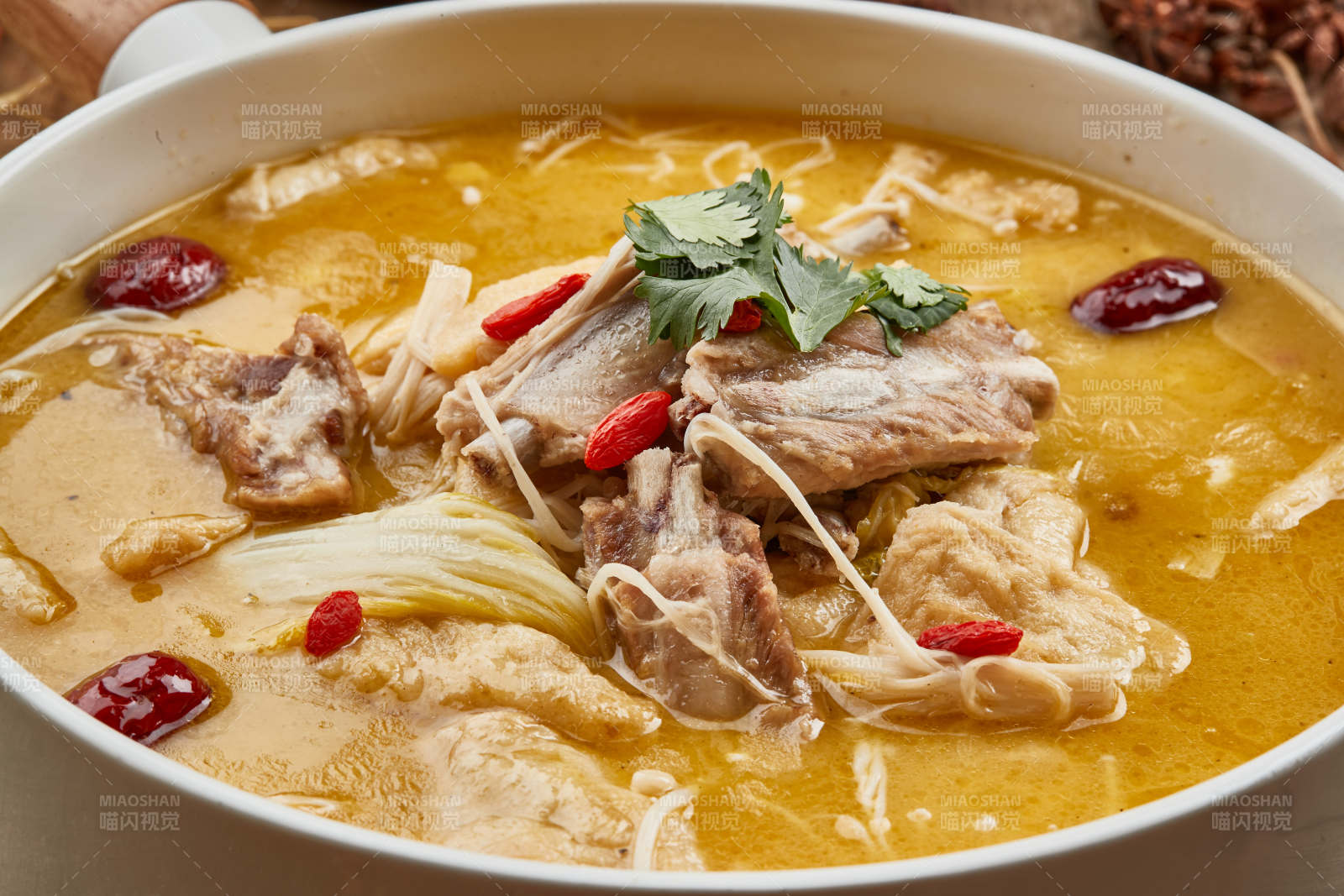 山珍乱炖红枣排骨鸡脯食用菌