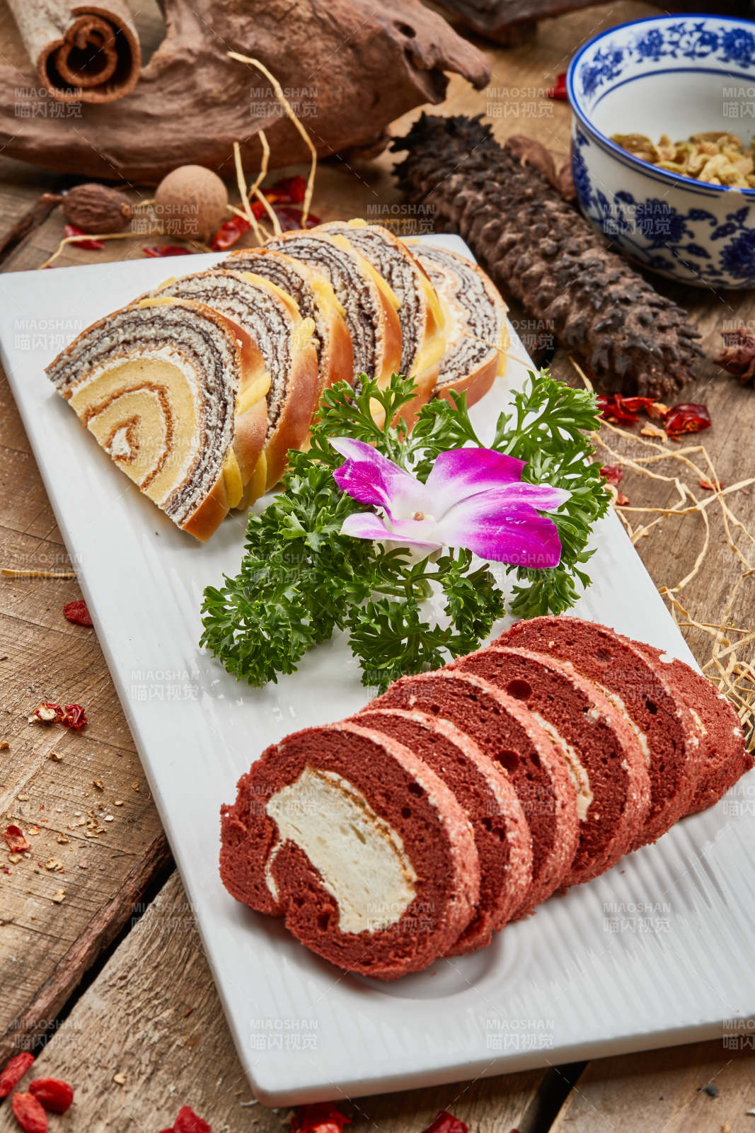 奶油蛋糕卷切片