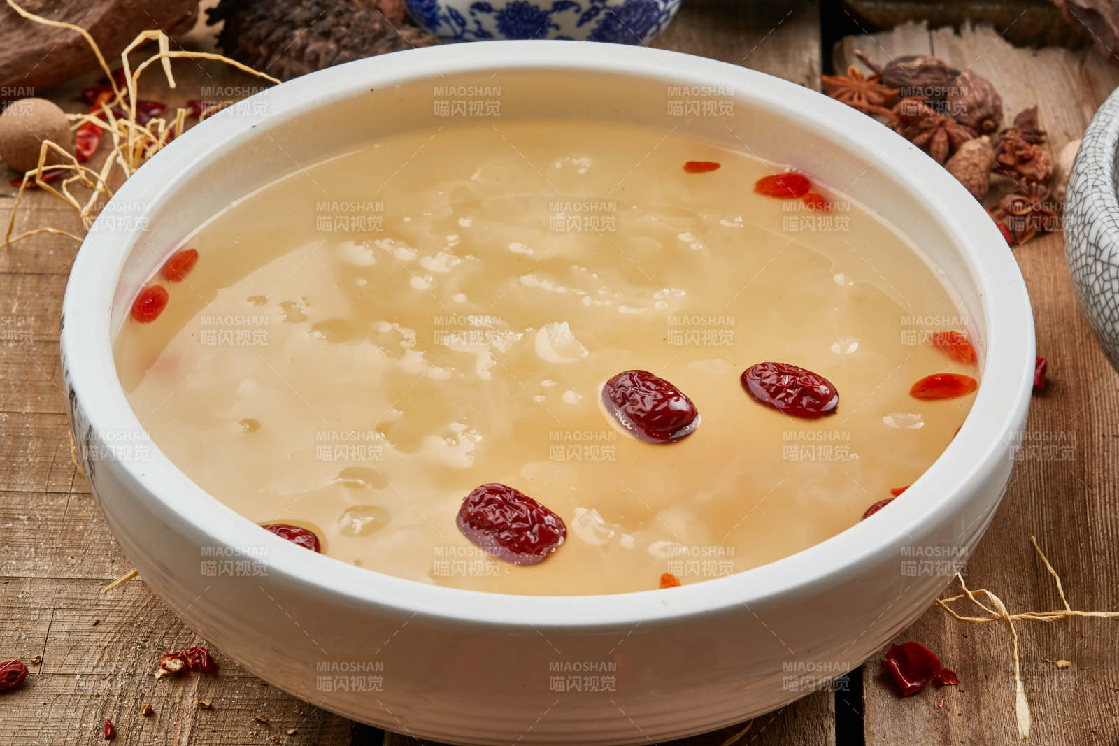 枸杞红枣银耳汤