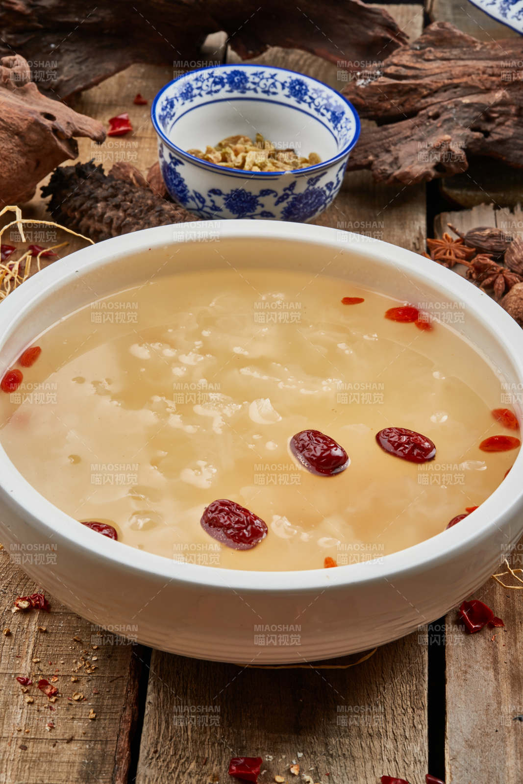 枸杞红枣银耳汤