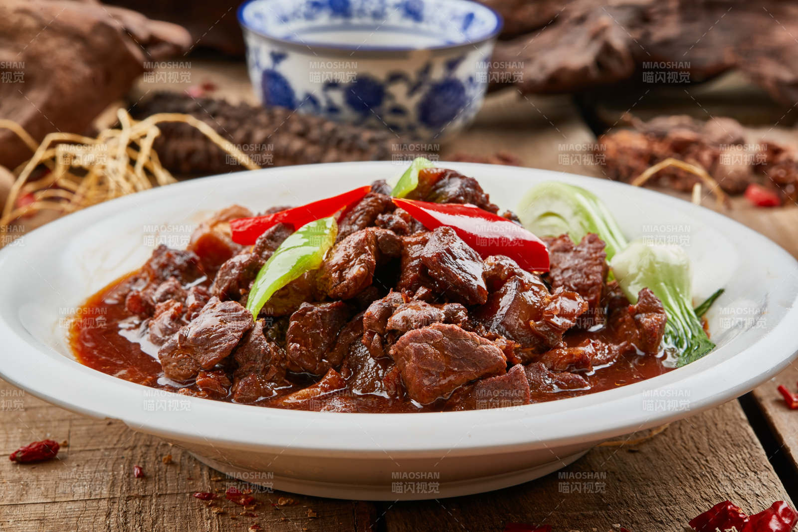 香辣红焖牛腩图片