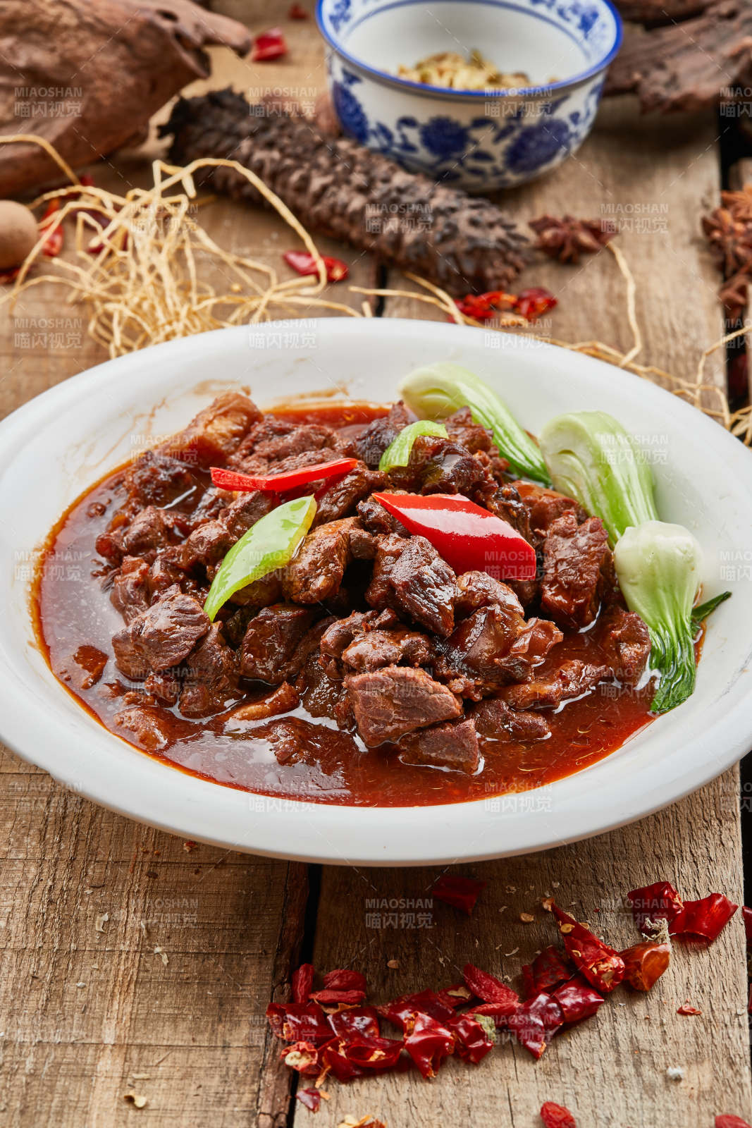 香辣红焖牛腩图片