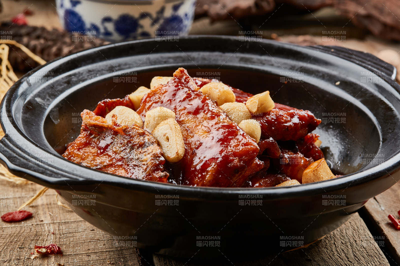 砂鍋蒜香帶魚圖片