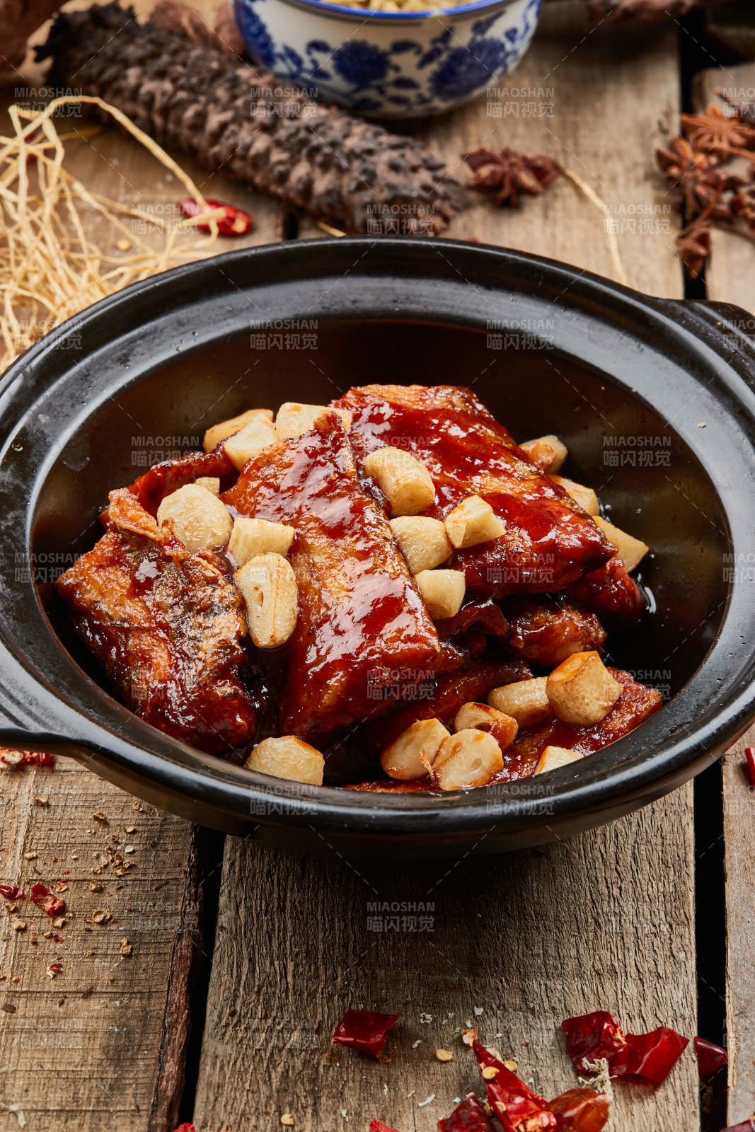 砂鍋蒜香帶魚圖片