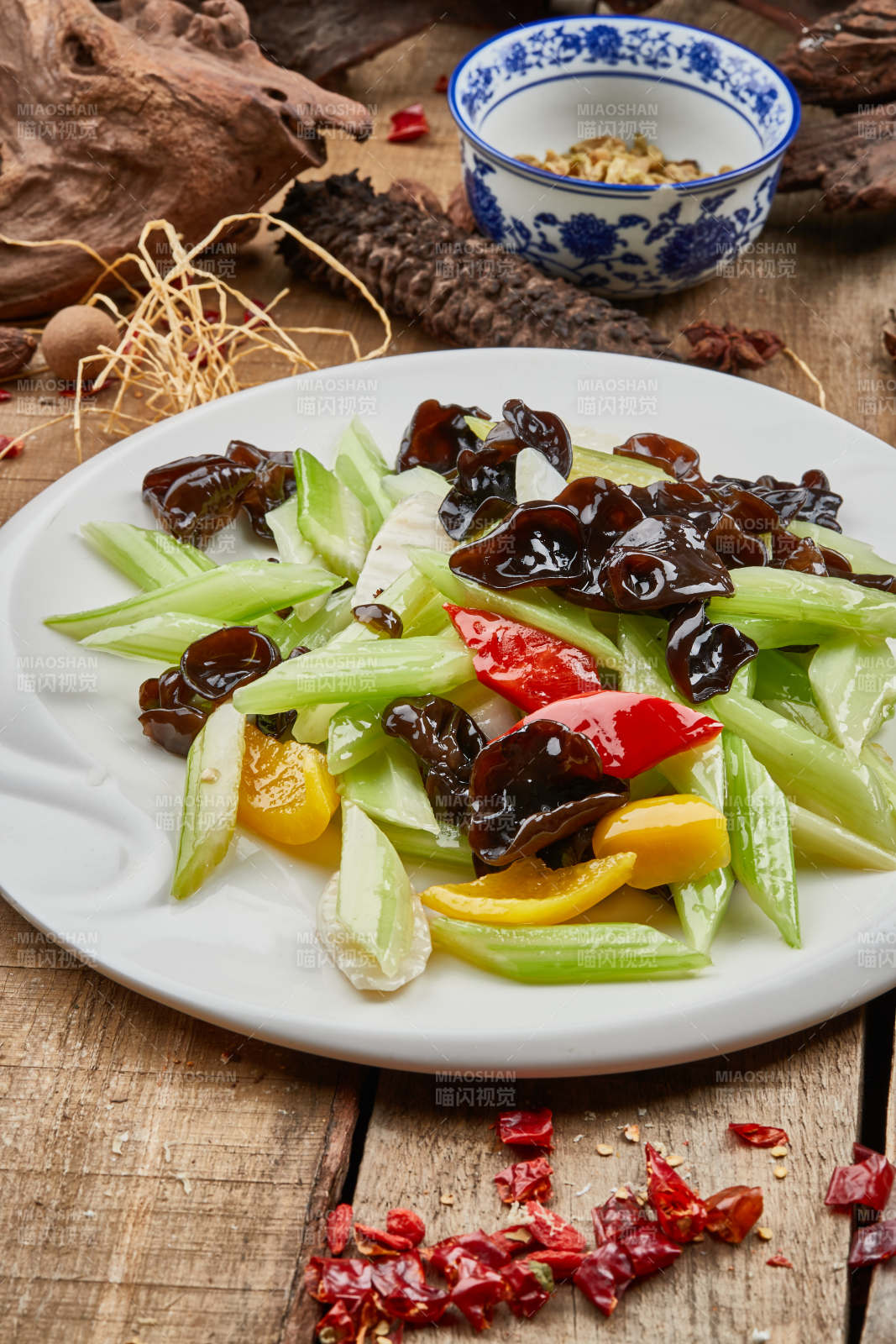 西芹木耳炒百合-摄影图