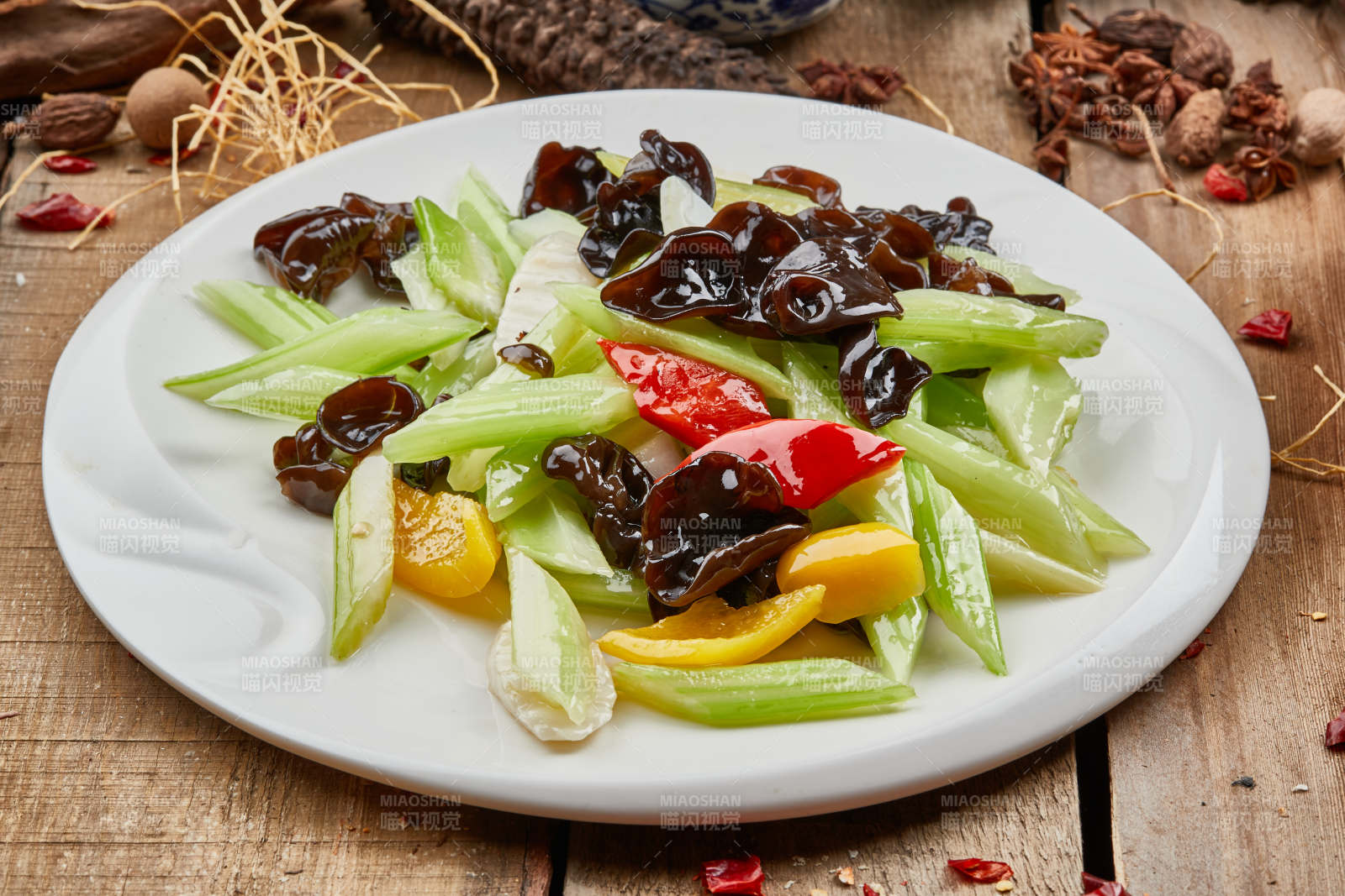 西芹木耳炒百合-摄影图