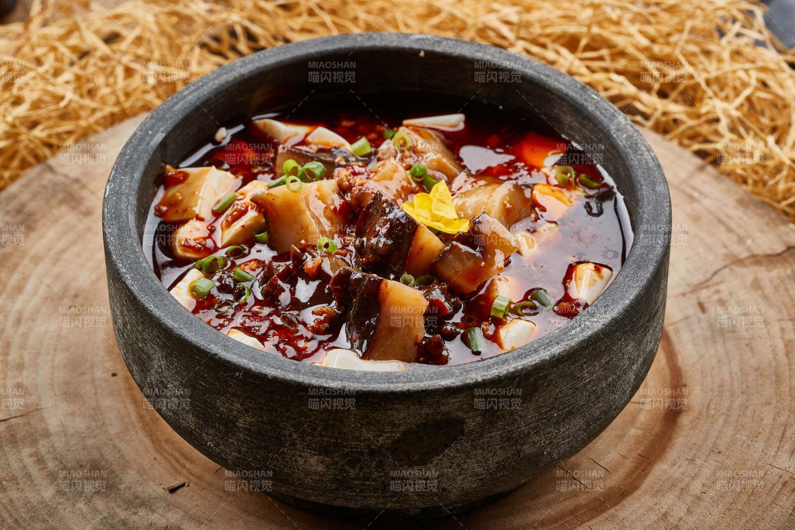 香辣石锅梅花参-摄影图