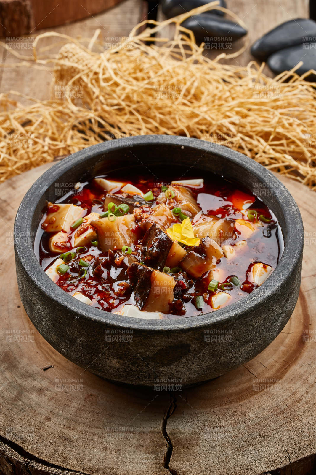 香辣石锅梅花参-摄影图