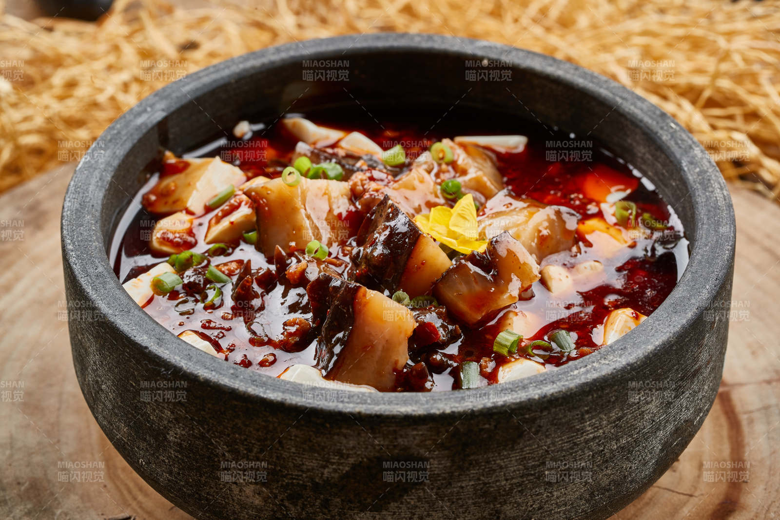 香辣石锅梅花参-摄影图