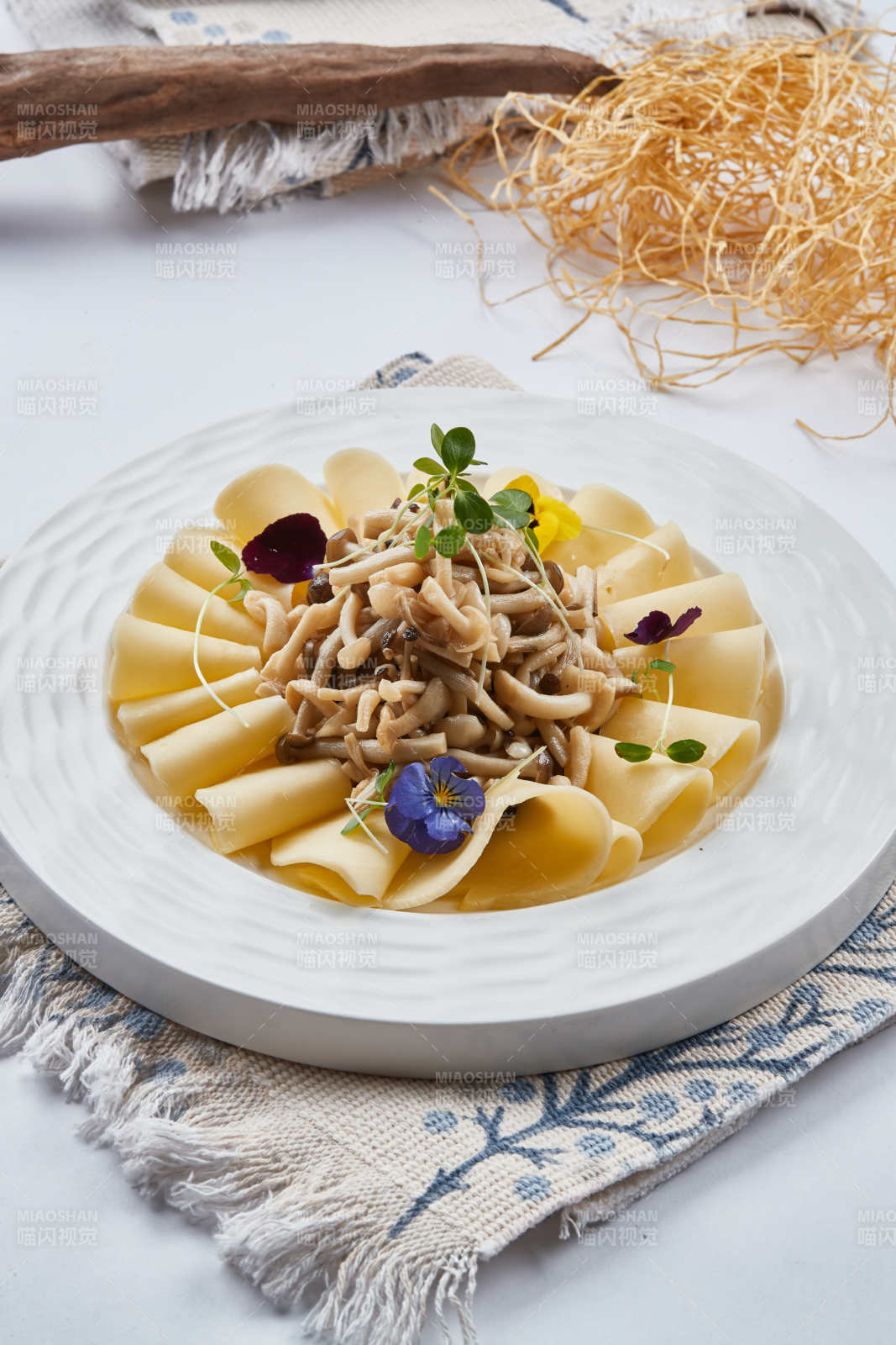 春饼卷凉拌白玉菇