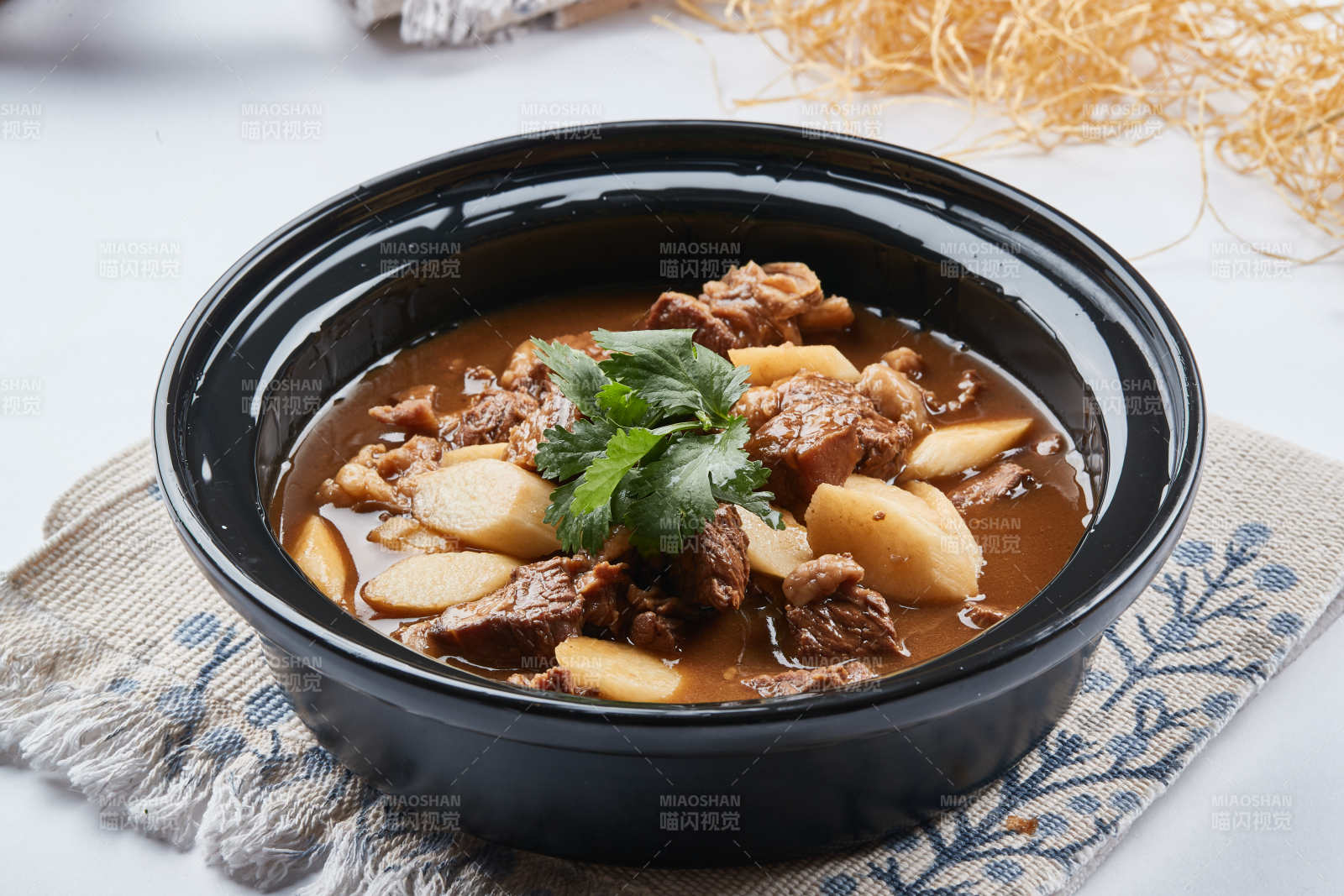 砂锅牛腩烧马牙山药