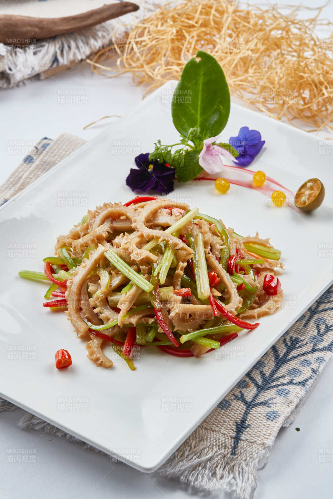 青红椒炒毛肚-摄影图