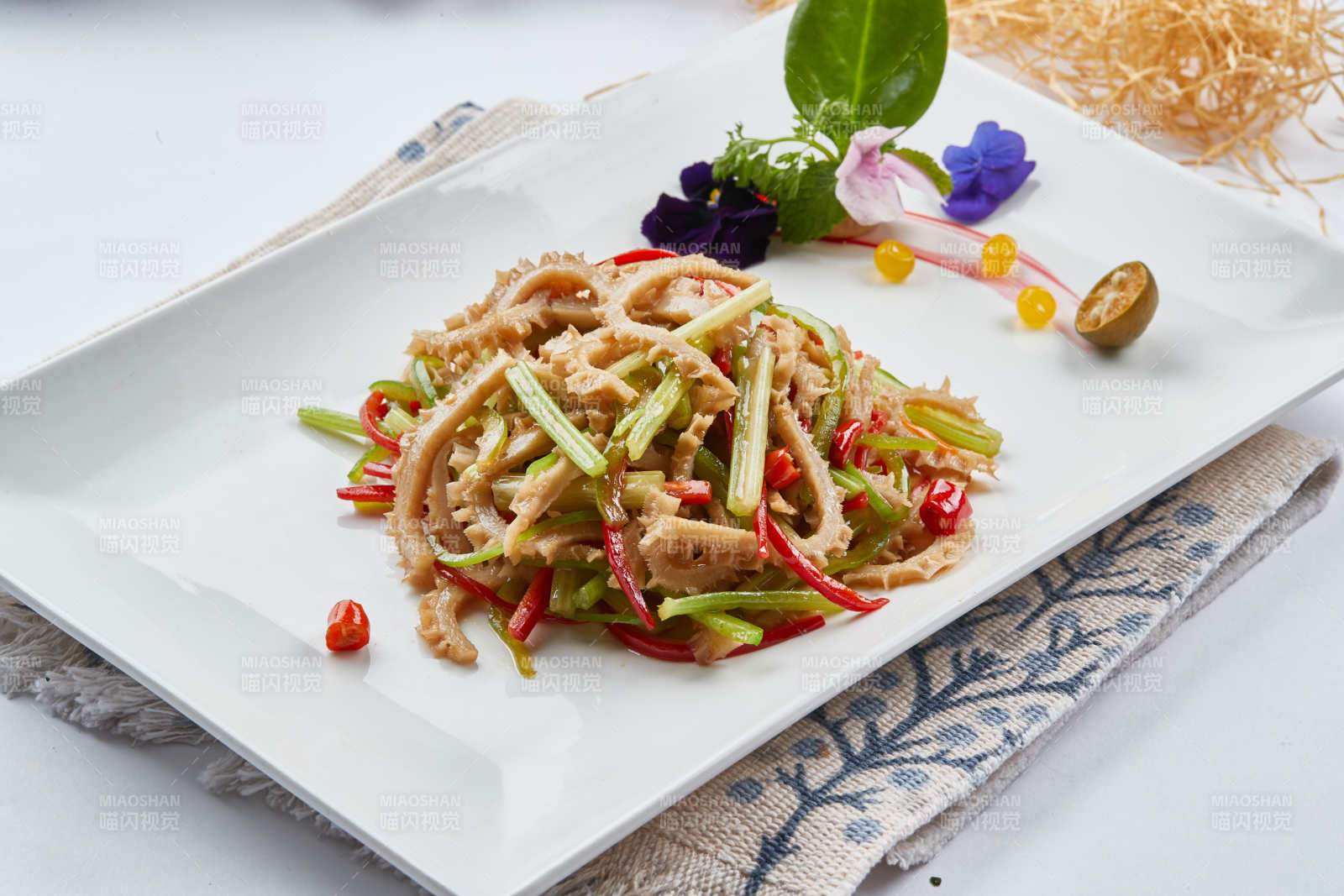 青红椒炒毛肚-摄影图