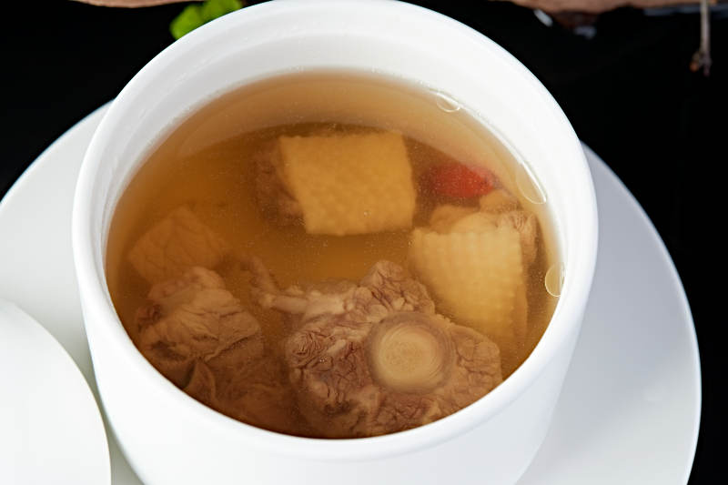 砂锅酱焖千岛湖大鱼头配油条